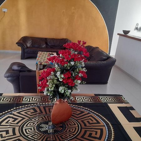 Appartement Familial Spacieux Avec Climatisation Ziguinchor Exterior foto
