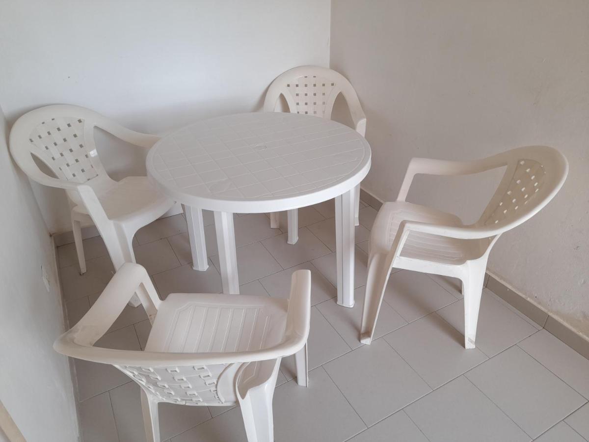 Appartement Familial Spacieux Avec Climatisation Ziguinchor Exterior foto