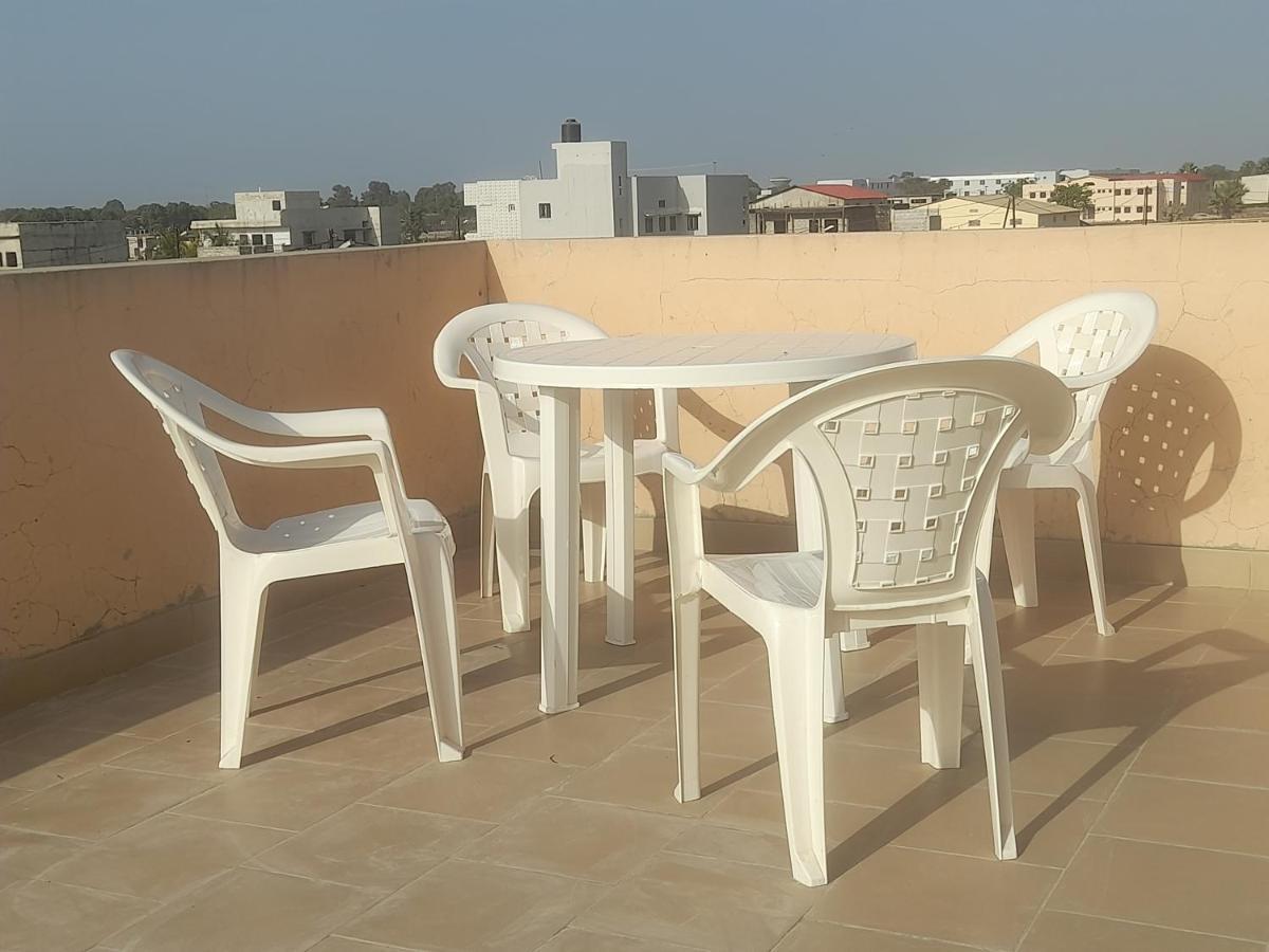 Appartement Familial Spacieux Avec Climatisation Ziguinchor Exterior foto