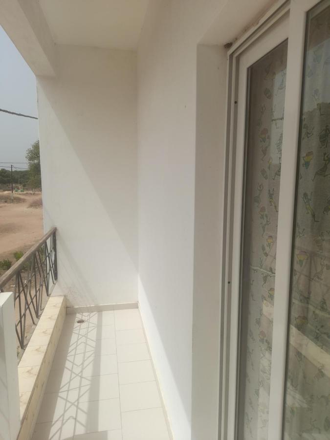 Appartement Familial Spacieux Avec Climatisation Ziguinchor Exterior foto