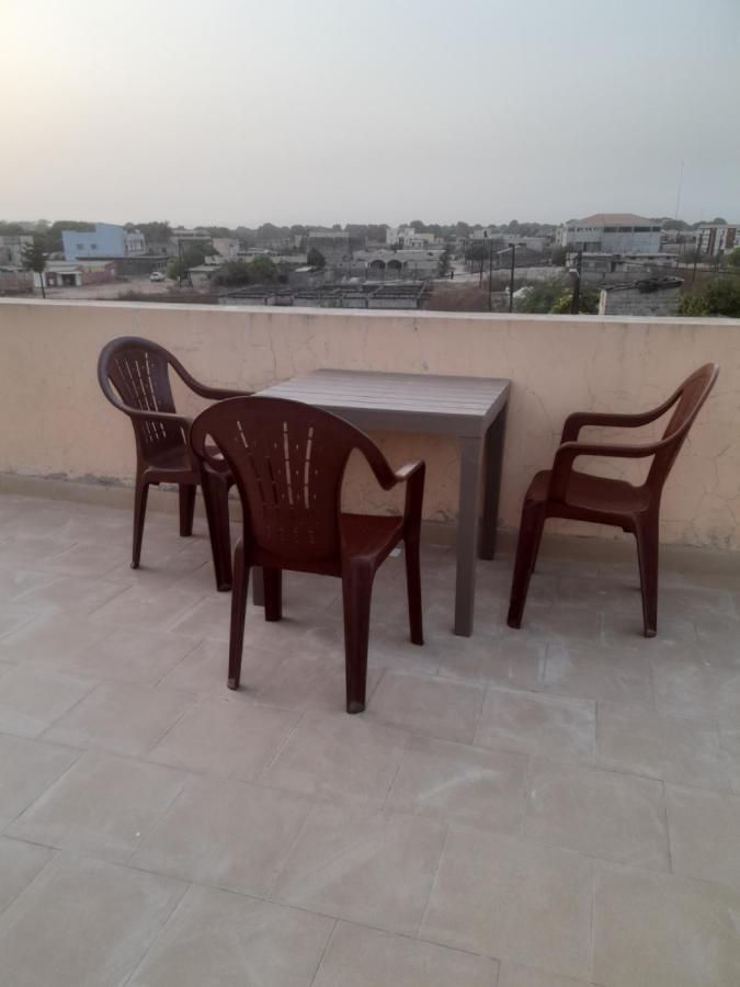 Appartement Familial Spacieux Avec Climatisation Ziguinchor Exterior foto