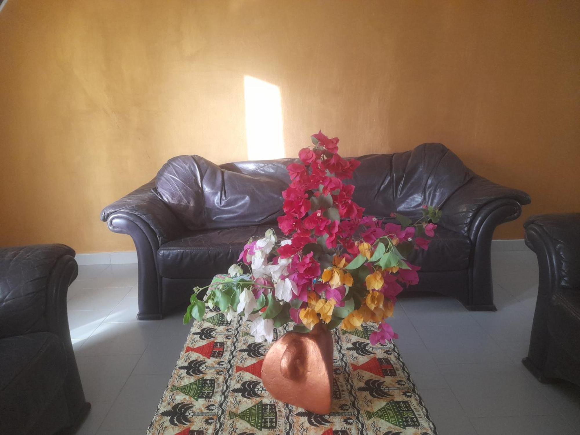Appartement Familial Spacieux Avec Climatisation Ziguinchor Exterior foto