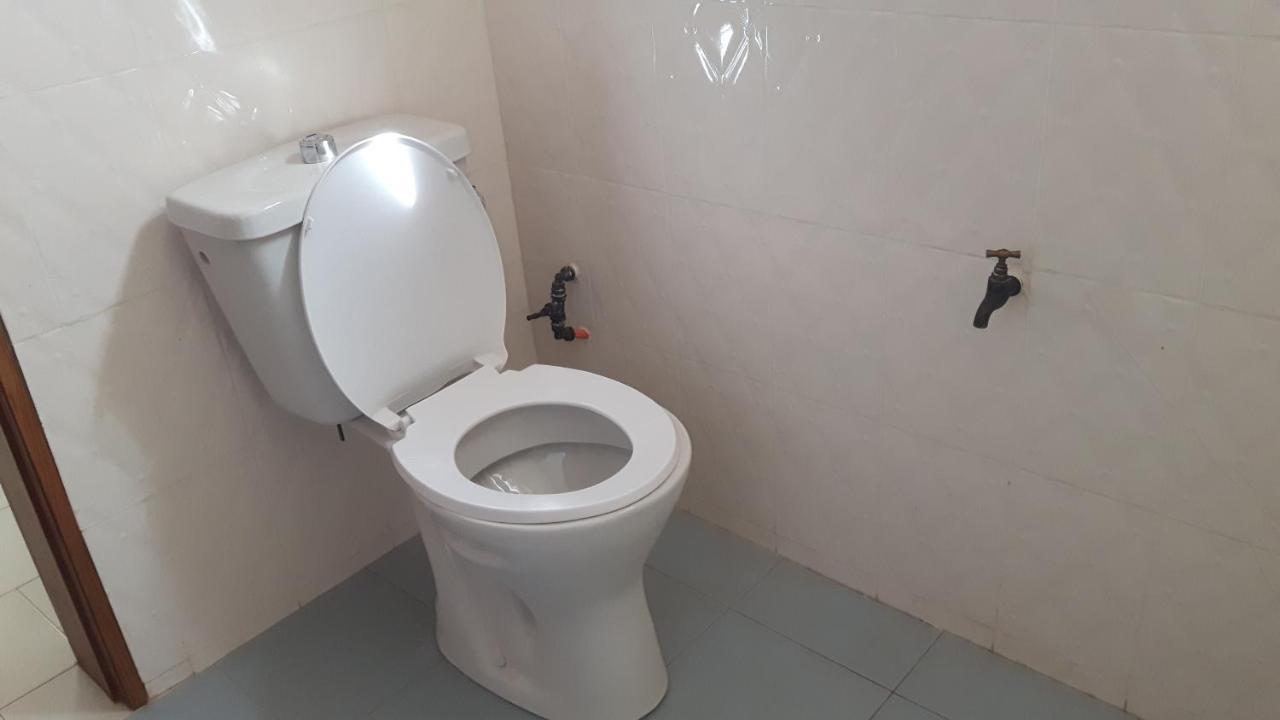 Appartement Familial Spacieux Avec Climatisation Ziguinchor Exterior foto